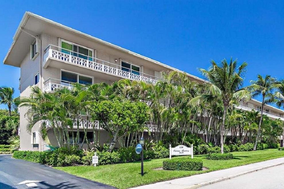 Homes for rent in Palm Beach | View 139 Sunrise Avenue 1020 | 2 Beds, 2 Baths