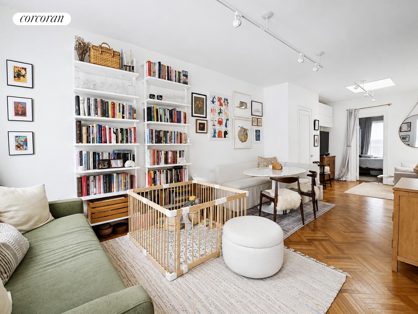305 Bedford Ave, Brooklyn, NY 11211