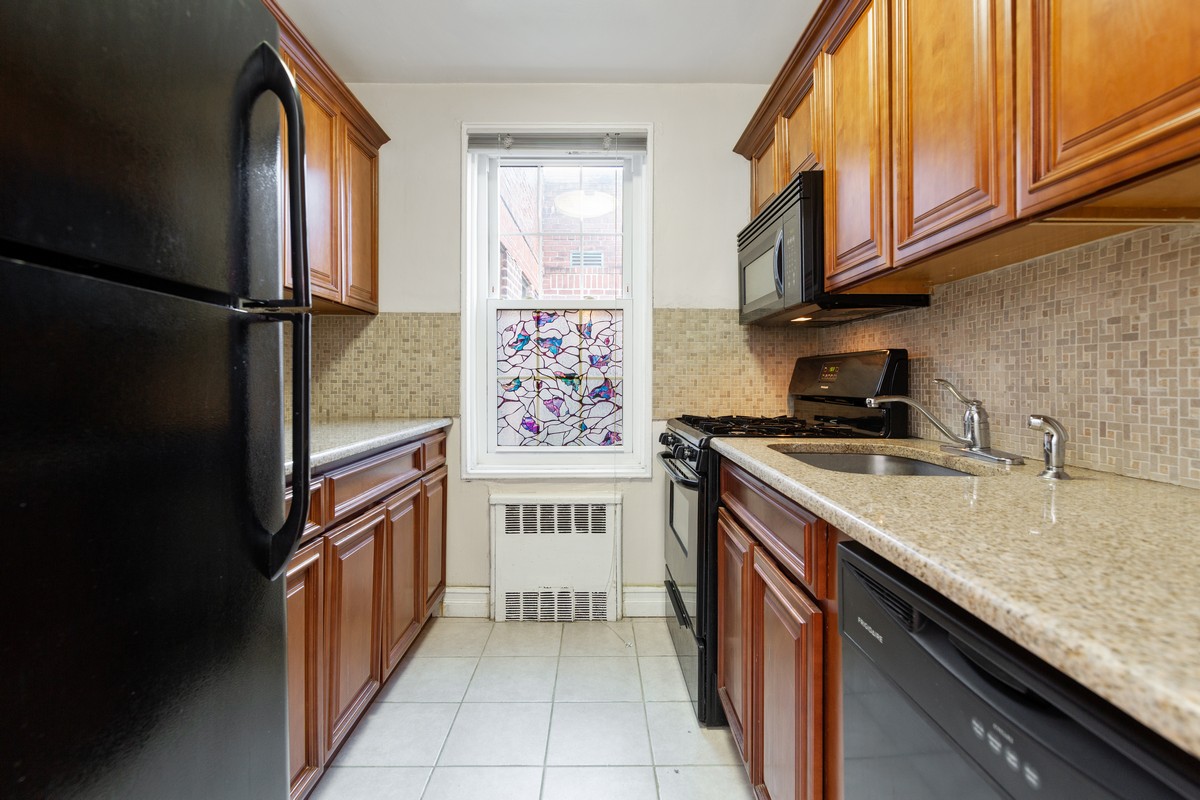 Homes for sale in Queens | View 140-18 Burden Crescent, 605 | 1 Bed, 1 Bath