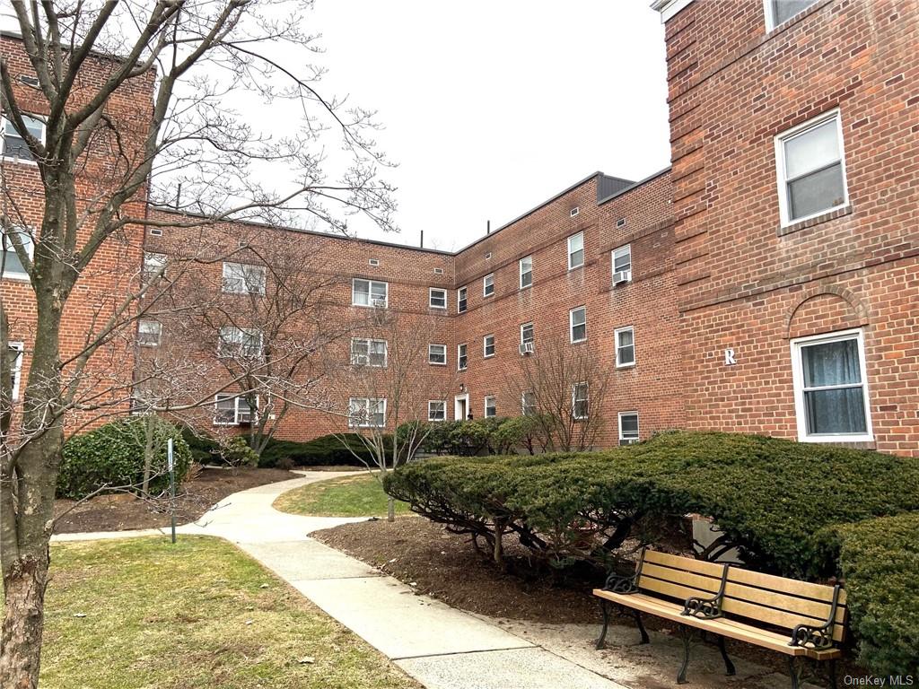Homes for sale in Tarrytown | View 320 S Broadway Unit# S-4 | 2 Beds, 1 Bath