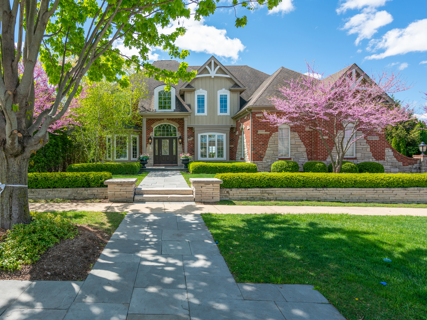 Homes for sale in Geneva | View 39W605 S Mathewson | 5 Beds, 4 Baths