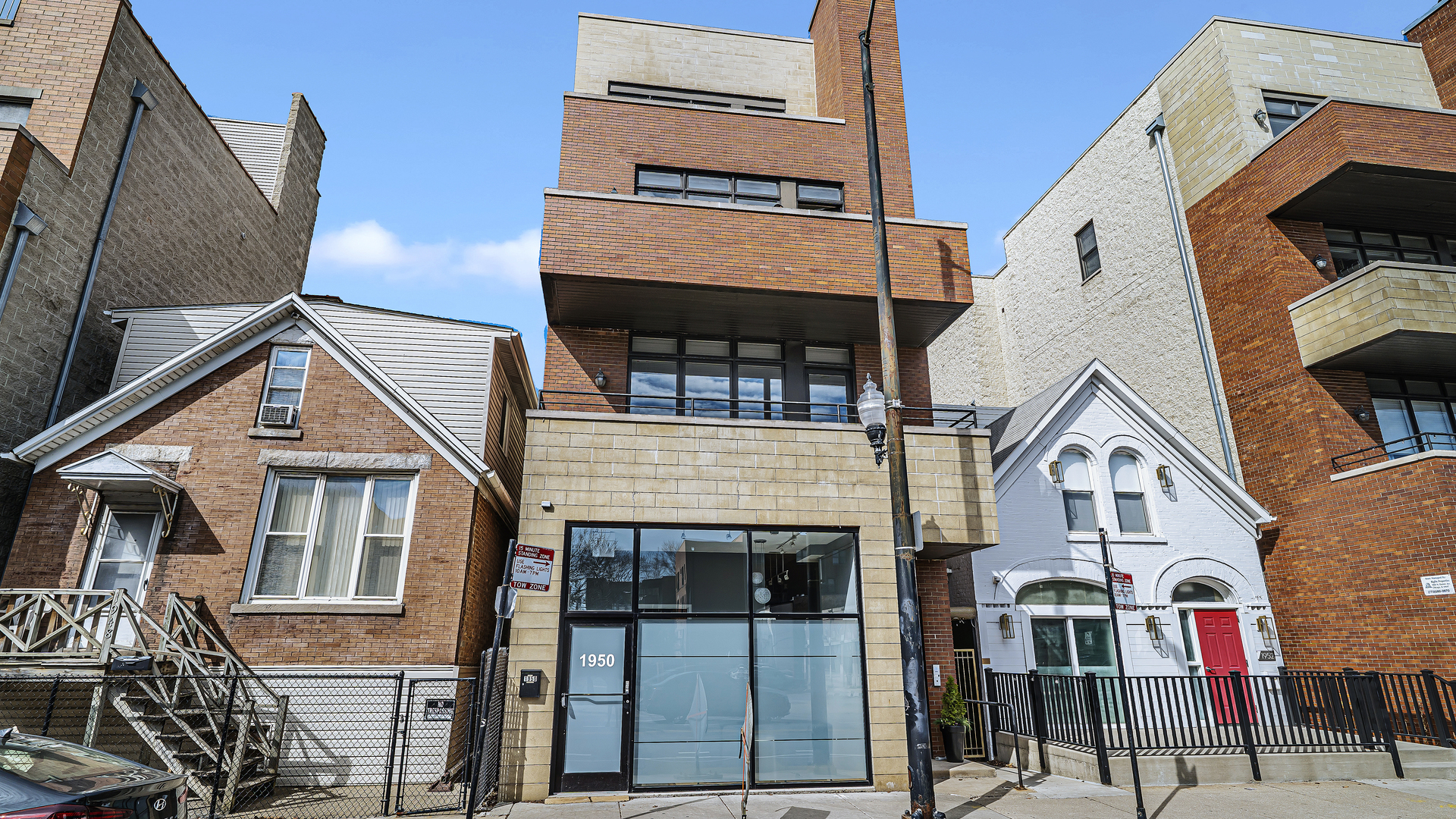 Homes for rent in Chicago | View 1950 N Damen, 2 | 2 Beds, 2 Baths
