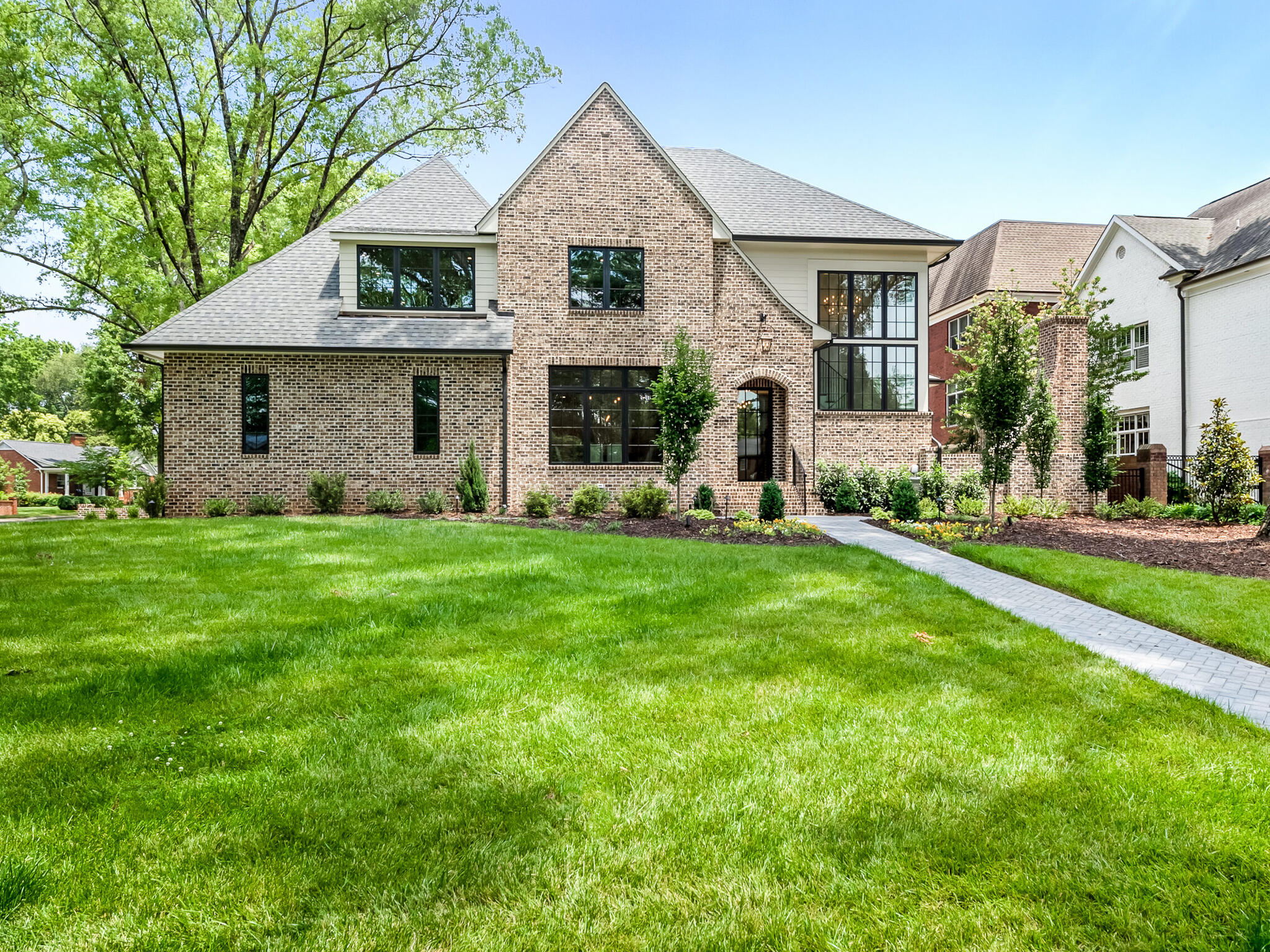 Homes for sale in Charlotte | View 2001 Queens Road W | 5 Beds, 5 Baths