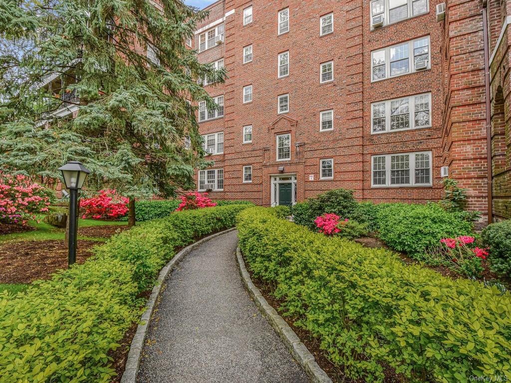Homes for sale in Bronxville | View 1360 Midland Avenue Unit# 2F | 1 Bed, 1 Bath