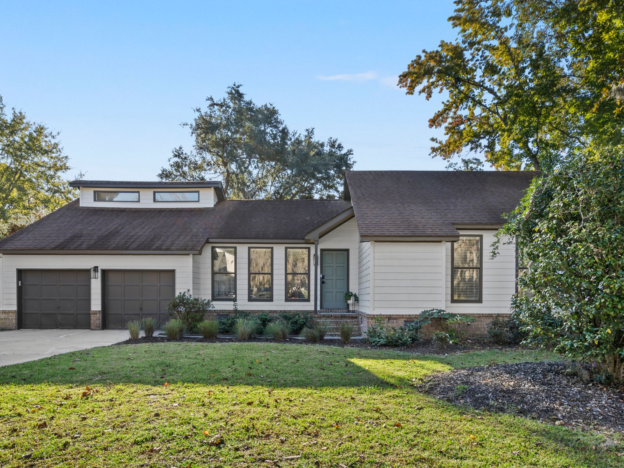 Homes for sale in Charleston | View 3 N Hampton Drive | 3 Beds, 2 Baths