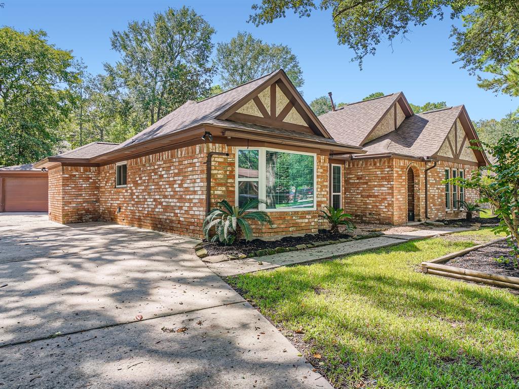 746 Charter Oaks Drive, Conroe, TX 77302 Property for sale