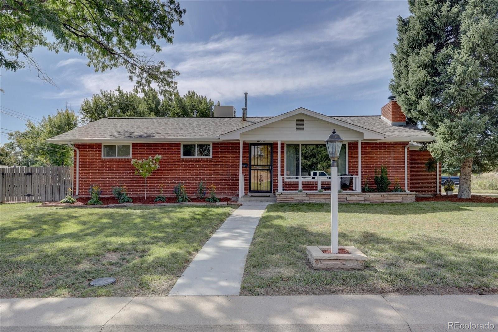 A modern house with a timeless appeal in Lakewood