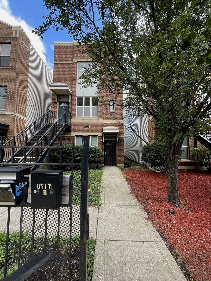Homes for sale in Chicago | View 817 S Kedzie Avenue, 1 | 2 Beds, 2 Baths