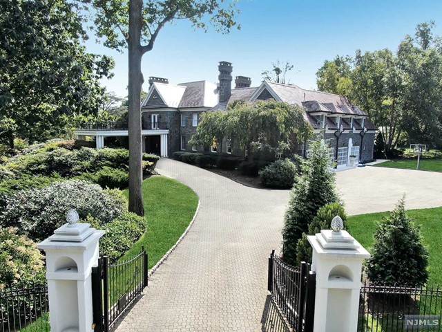 Greenwich Mansions: You'll Swoon on these 5 Roads