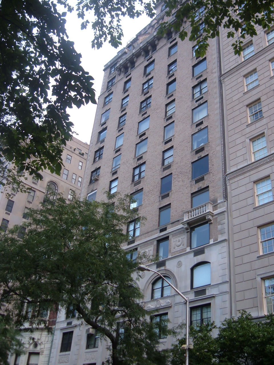 825 Fifth Avenue Co