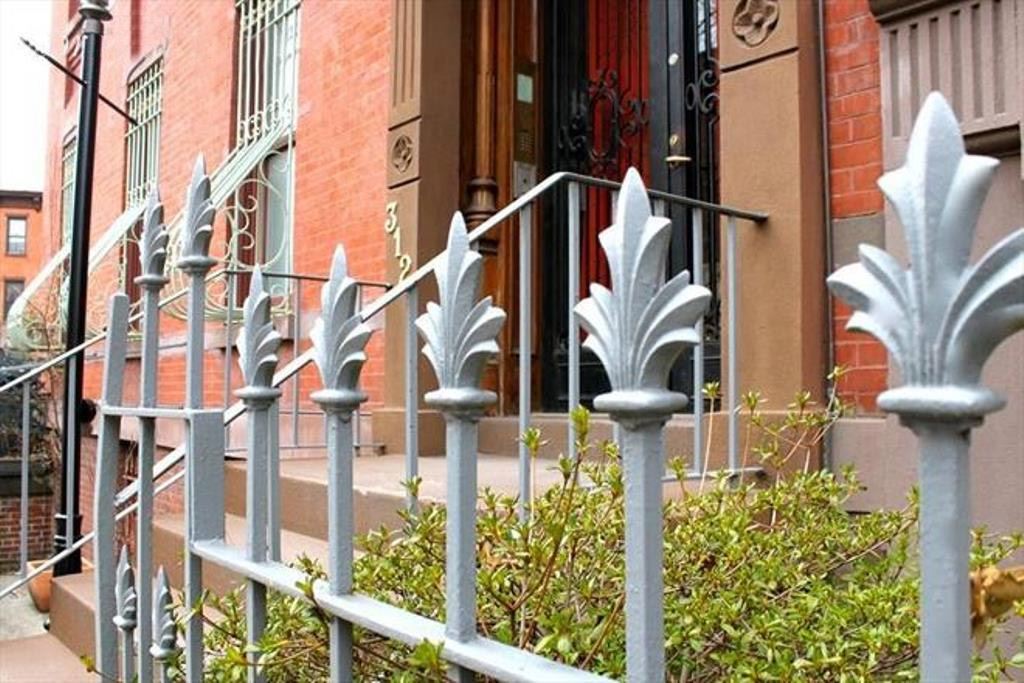 312 Saint James Place