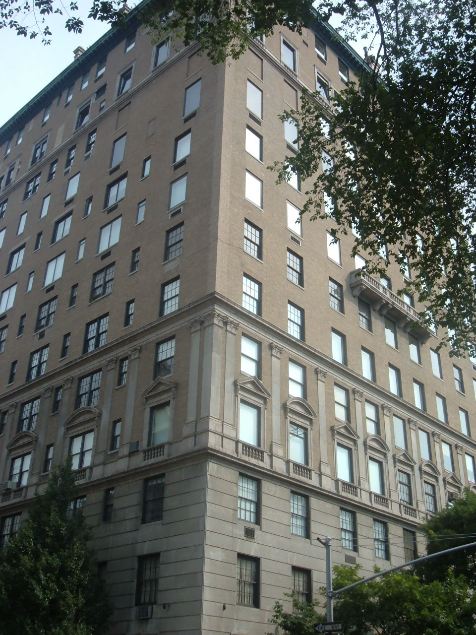 1107 5 AV CORP
