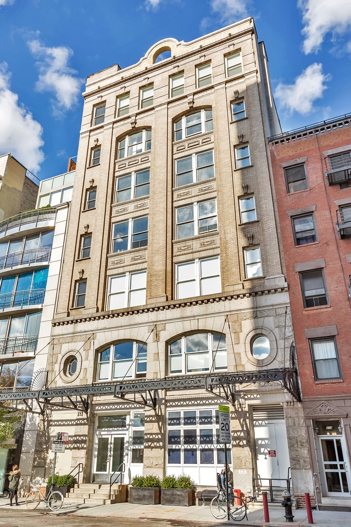 WEST. ② GANESVOORT CONDO | 321 West 13th Street, Manhattan | Corcoran