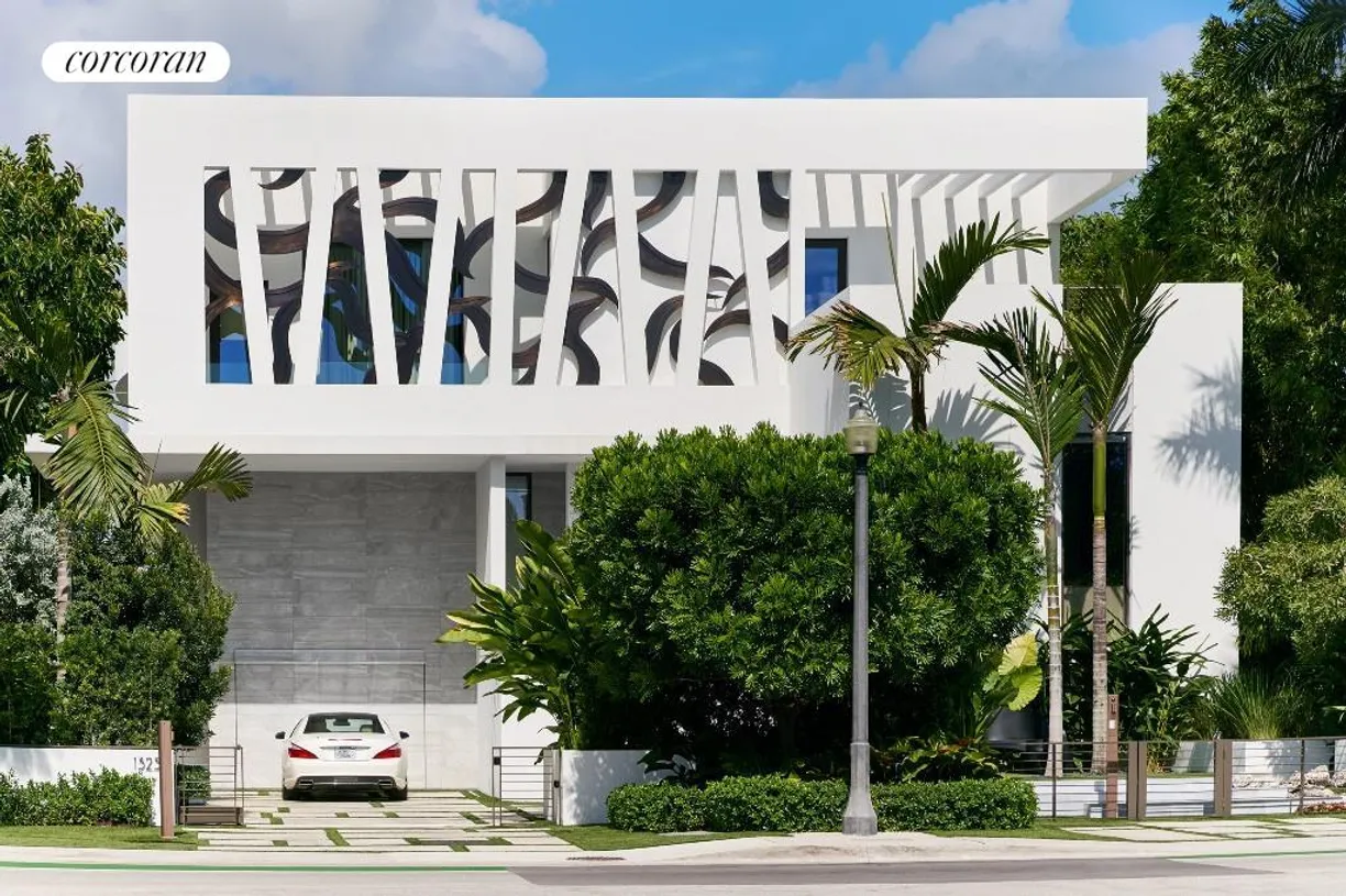 South Florida Real Estate | View 1325 N Venetian Way | room 1