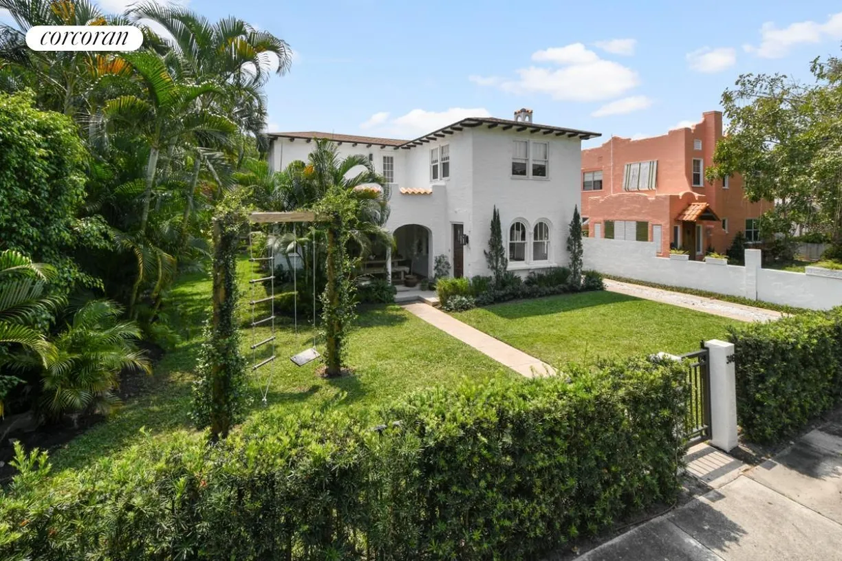 South Florida Real Estate | View 306 Marlborough Place | 3 Beds, 2.5 Baths