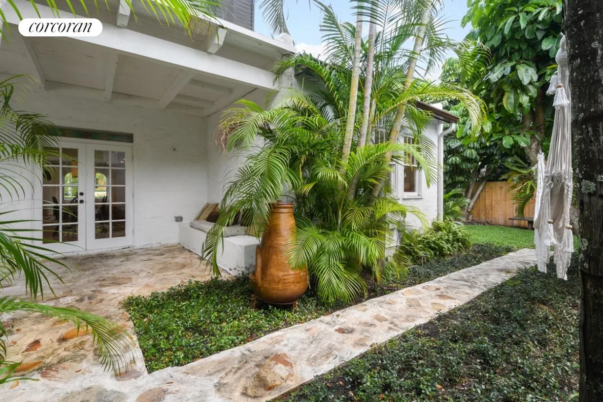 South Florida Real Estate | View 306 Marlborough Place | room 1
