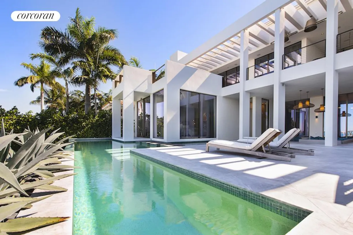 South Florida Real Estate | View 1325 N Venetian Way | room 1