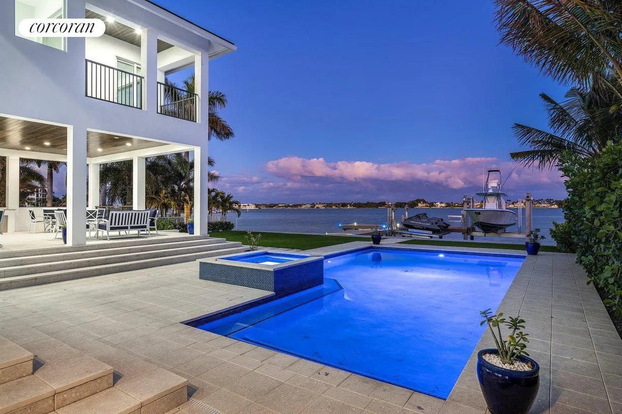 South Florida Real Estate | View 2505 N Lake Drive | room 2