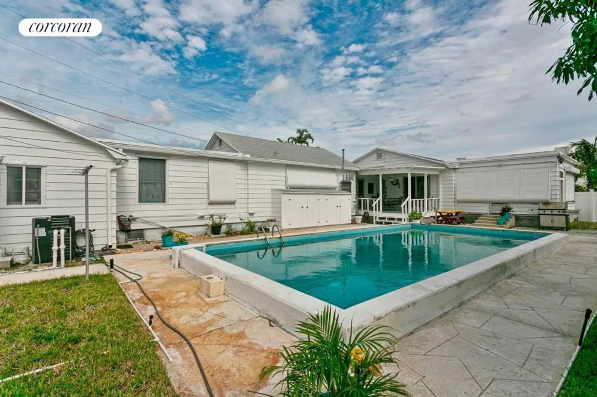South Florida Real Estate | View 805 13th Avenue North | room 2