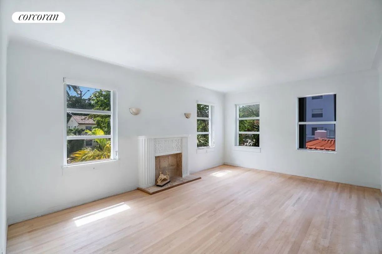 South Florida Real Estate | View 925 Lenox | room 2