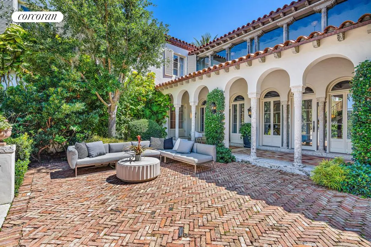 South Florida Real Estate | View 125 Via Del Lago | room 2