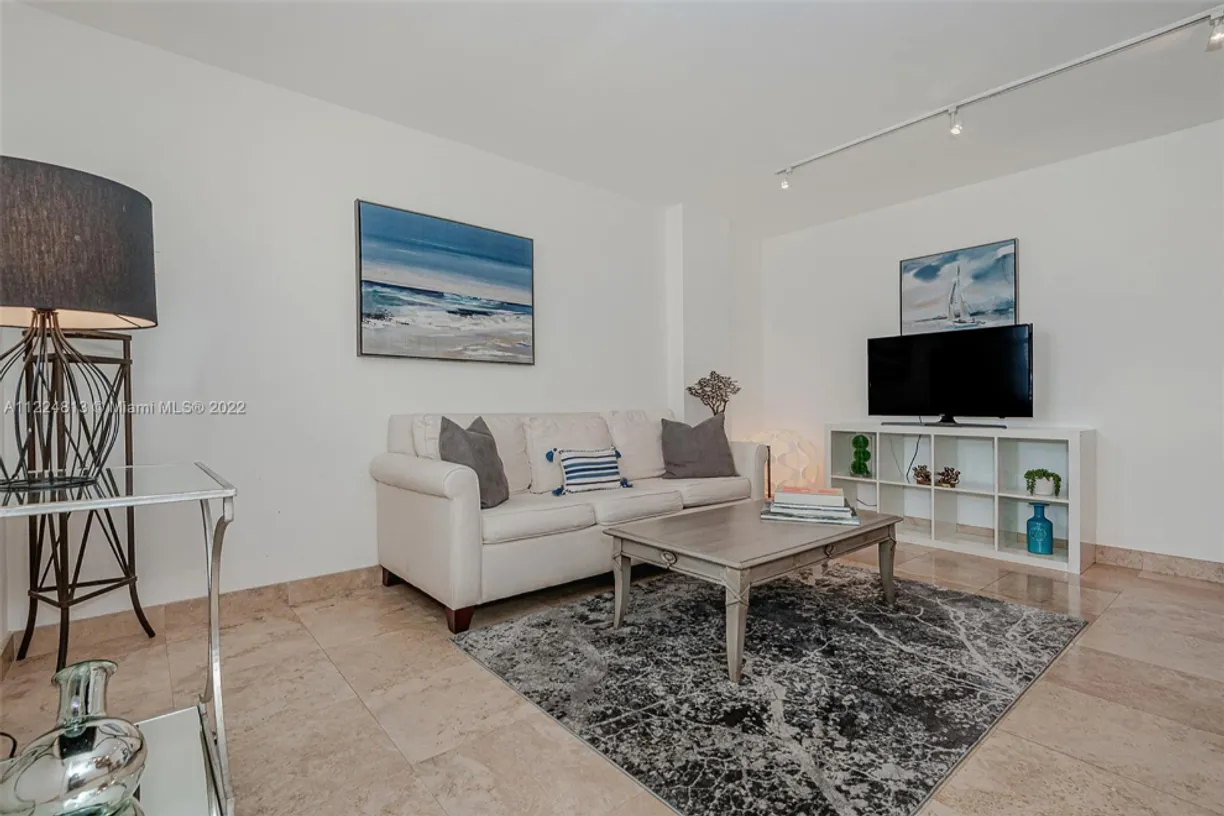 South Florida Real Estate | View 949 Pennsylvania Ave #307 | room 1