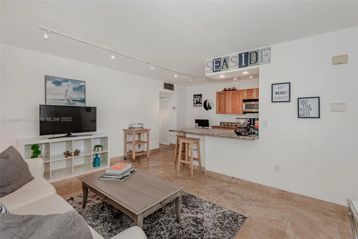 South Florida Real Estate | View 949 Pennsylvania Ave #307 | room 2