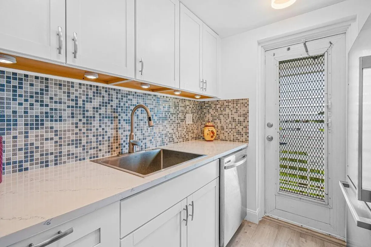 South Florida Real Estate | View 1115 Lake Terrace 206 | room 2