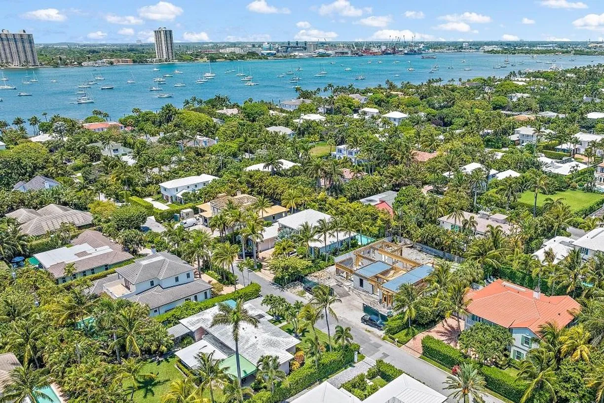 South Florida Real Estate | View 225 El Pueblo Way | room 2