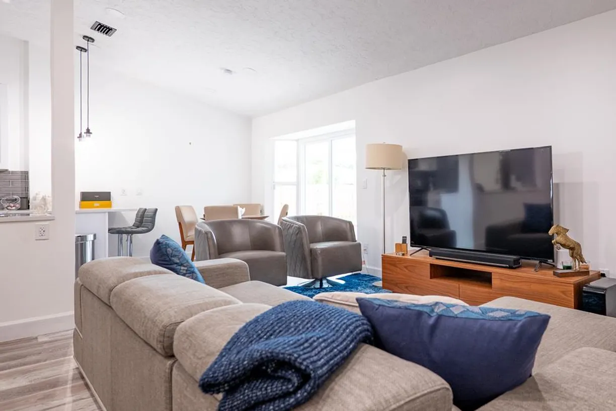South Florida Real Estate | View 1860 Primrose Lane | room 2