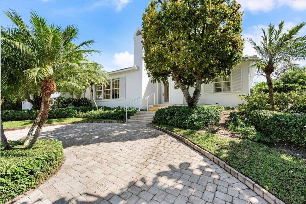 South Florida Real Estate | View 937 North Lake Way | room 1