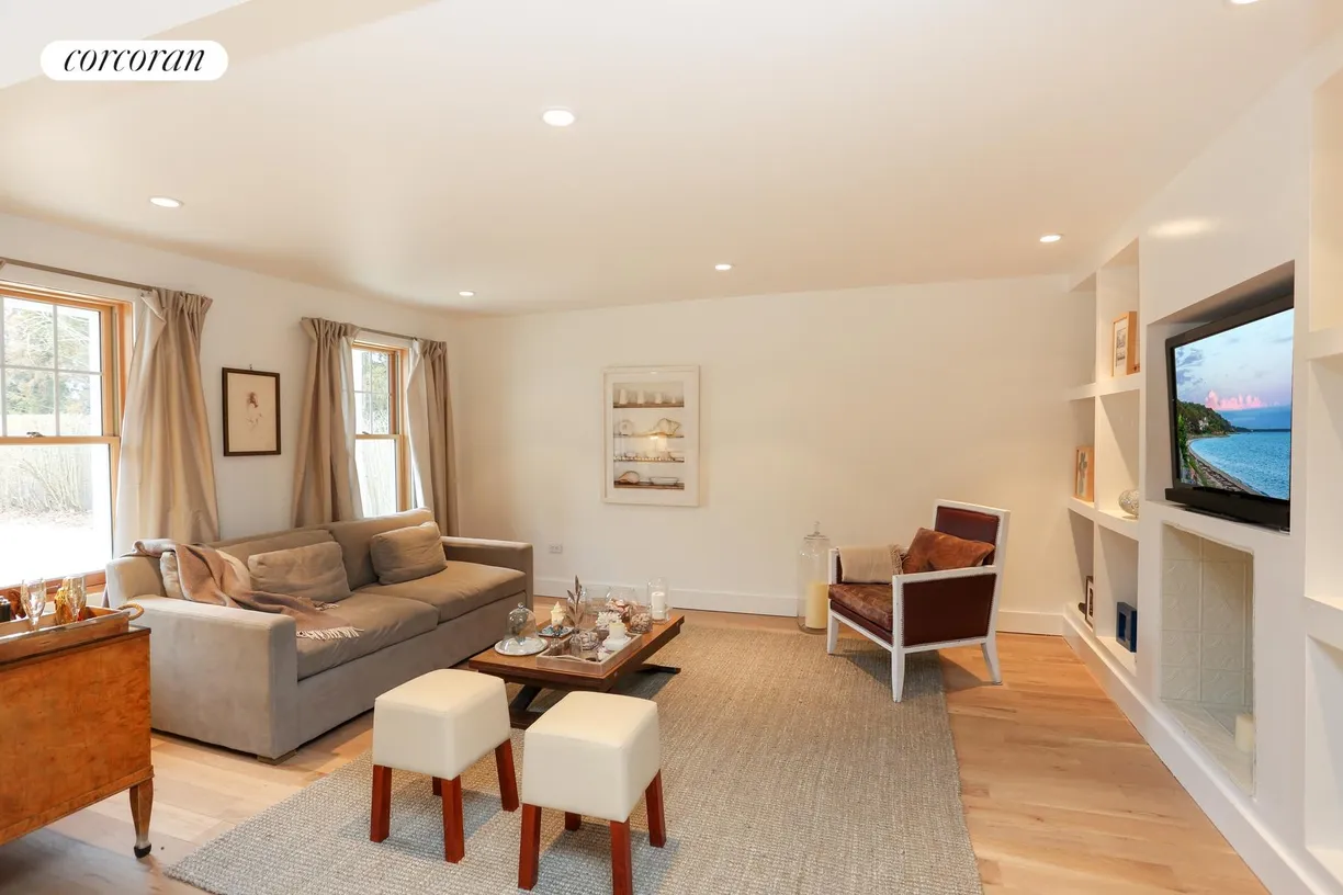 The Hamptons Real Estate | View 20 Little Plains Road | room 1