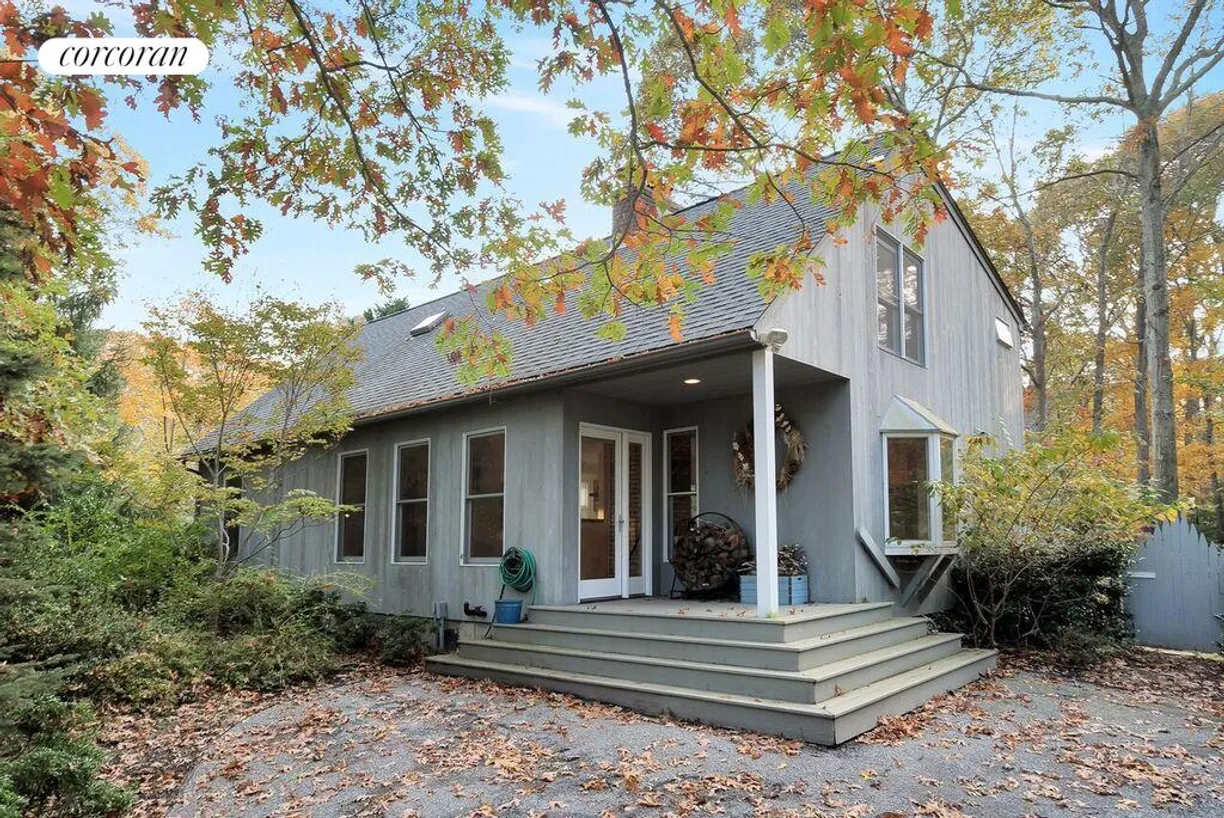 The Hamptons Real Estate | View  | 4 Beds, 3 Baths