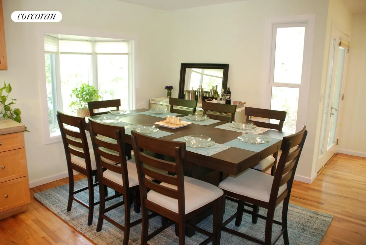 The Hamptons Real Estate | View  | room 2