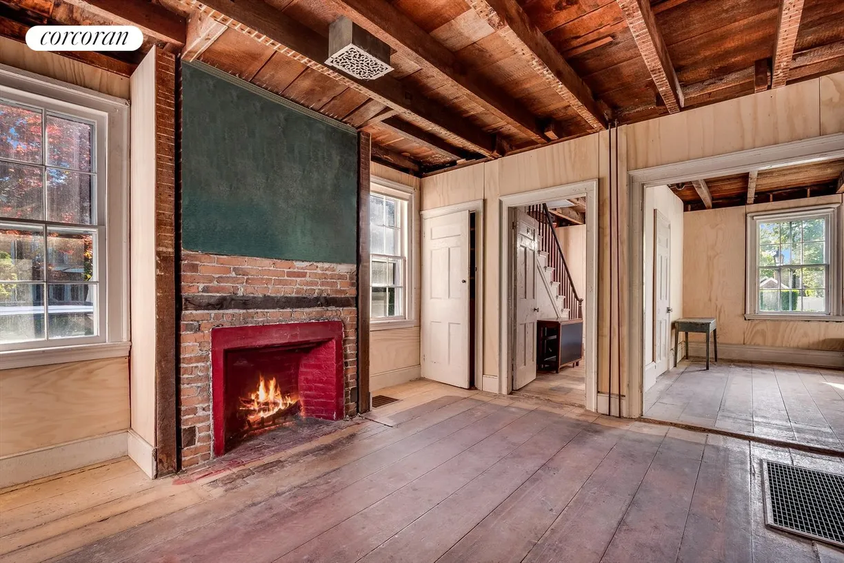 The Hamptons Real Estate | View 169 Main Street | room 2