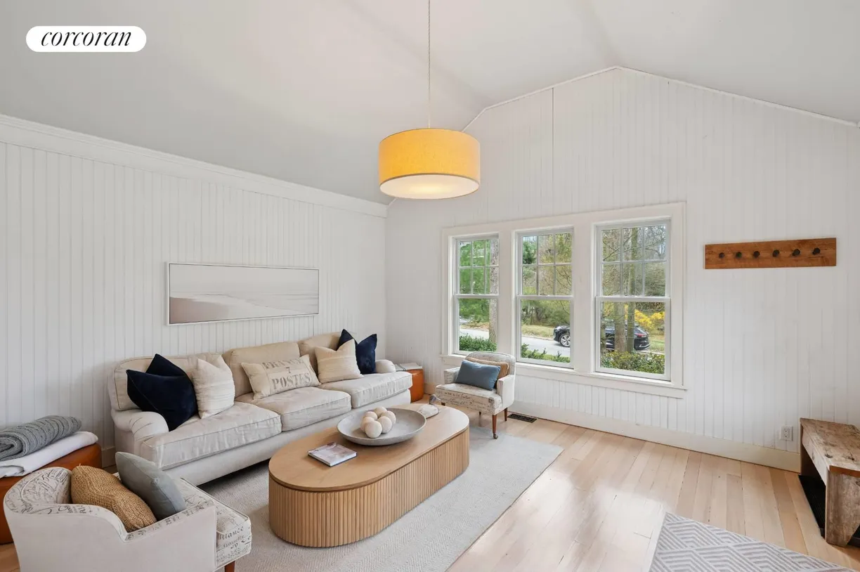 The Hamptons Real Estate | View  | room 1