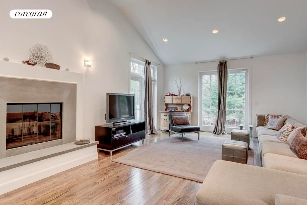 The Hamptons Real Estate | View 10 Bull Pasture Lane | room 2