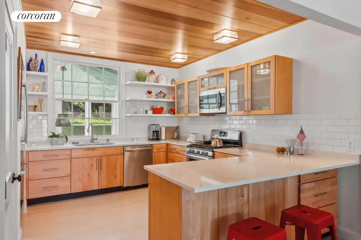 The Hamptons Real Estate | View 7 Halsey Street | room 2