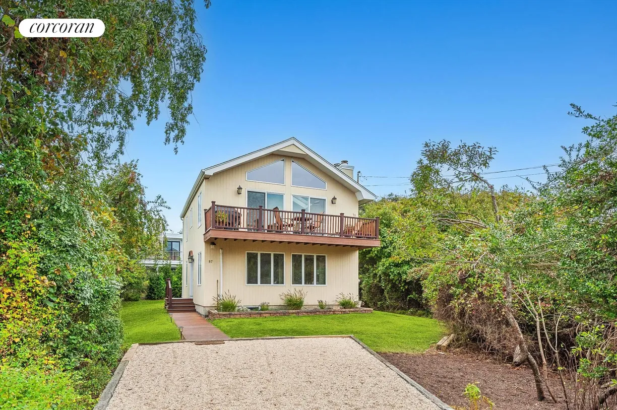 The Hamptons Real Estate | View 87 South Etna Avenue | 4 Beds, 2 Baths