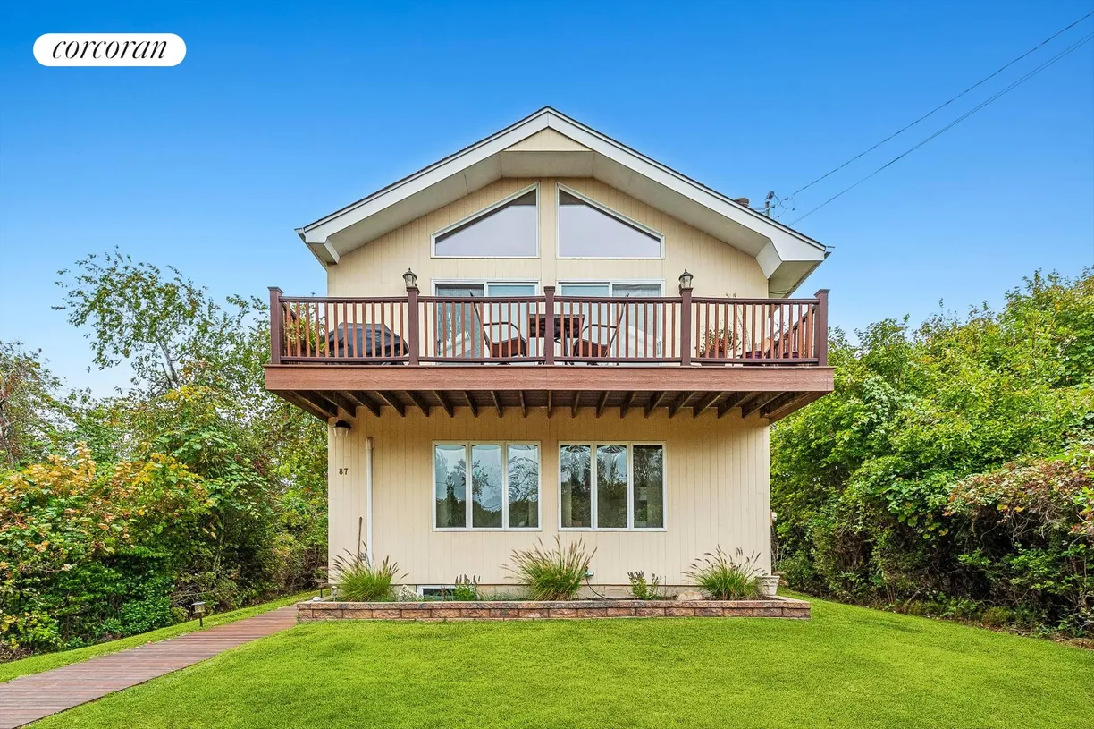 The Hamptons Real Estate | View 87 South Etna Avenue | room 1