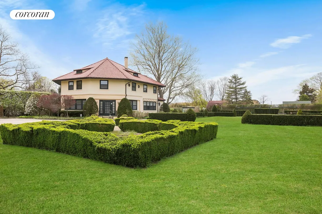 The Hamptons Real Estate | View  | 6 Beds, 4 Baths