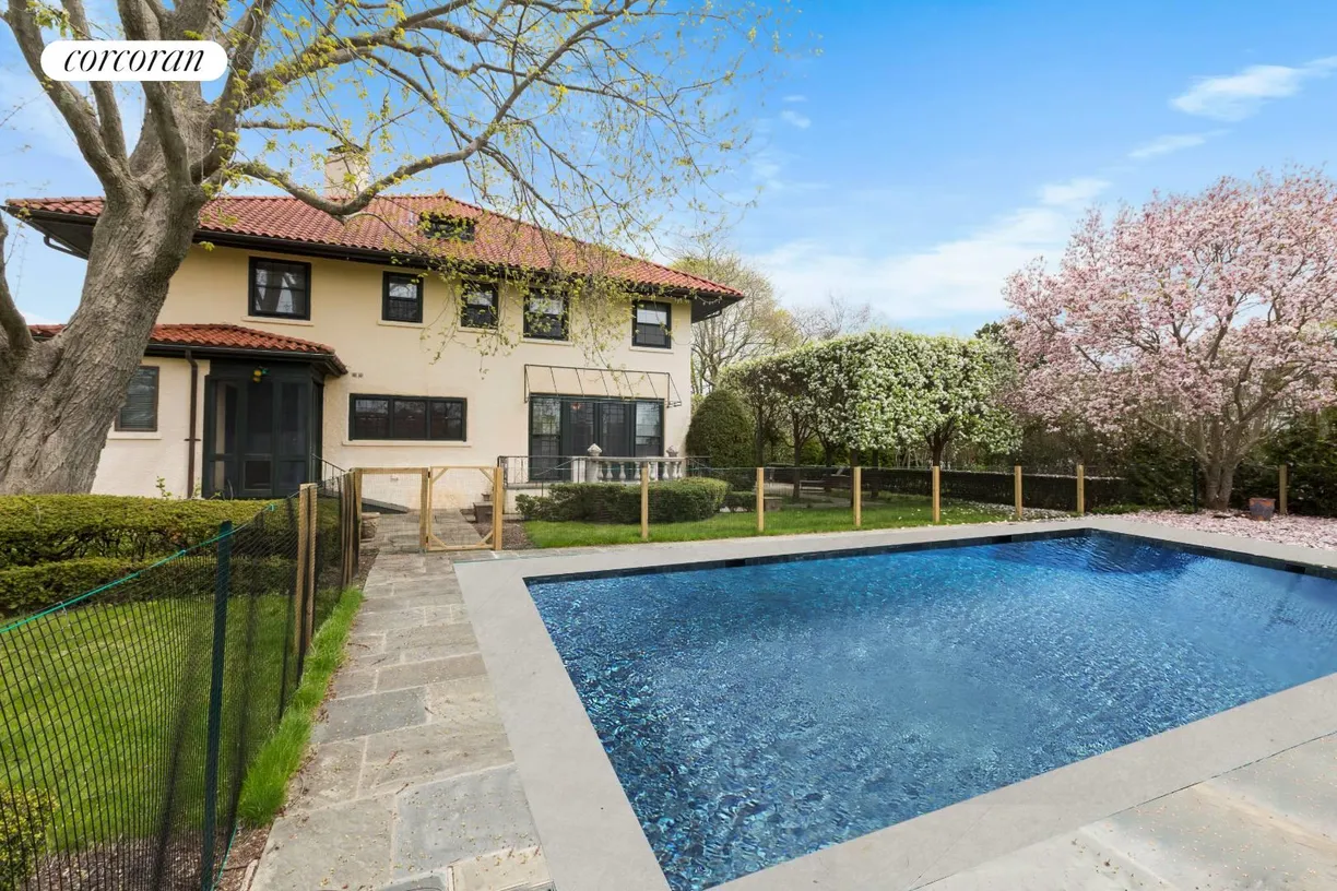 The Hamptons Real Estate | View  | Heated Pool