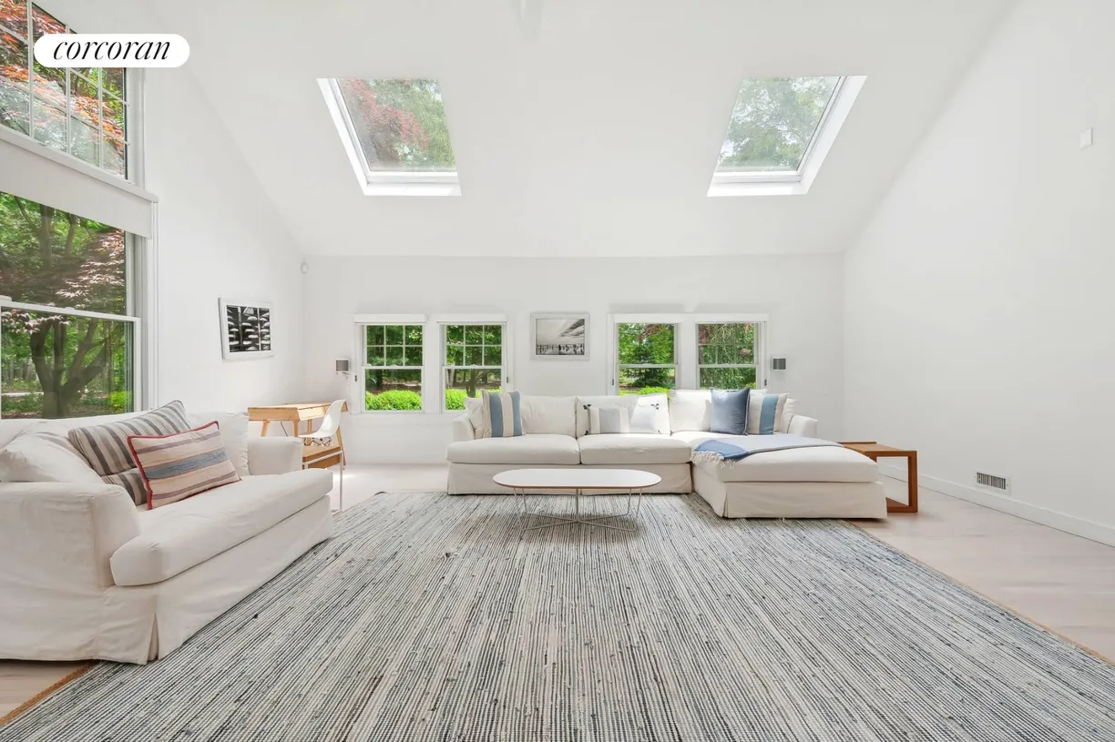 The Hamptons Real Estate | View 34 Toppings Path | 4 Beds, 3 Baths
