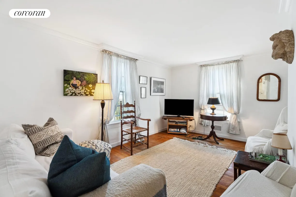 The Hamptons Real Estate | View 54 Howard Street | room 2