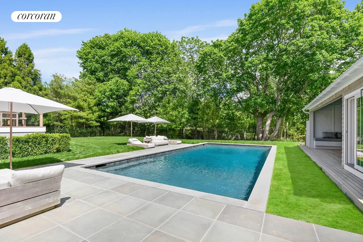The Hamptons Real Estate | View 62 Osborne Lane | 5 Beds, 5 Baths