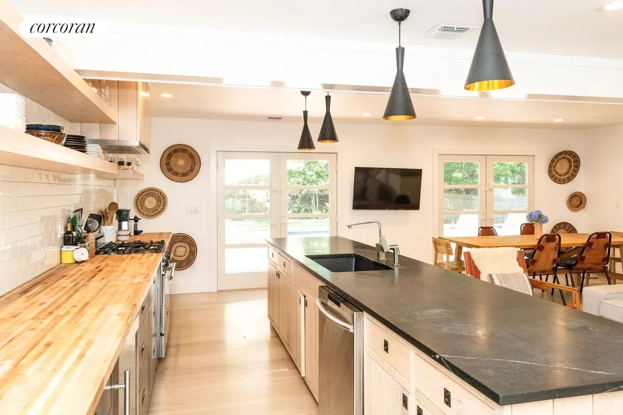 The Hamptons Real Estate | View 62 Turtle Cove Drive | room 1
