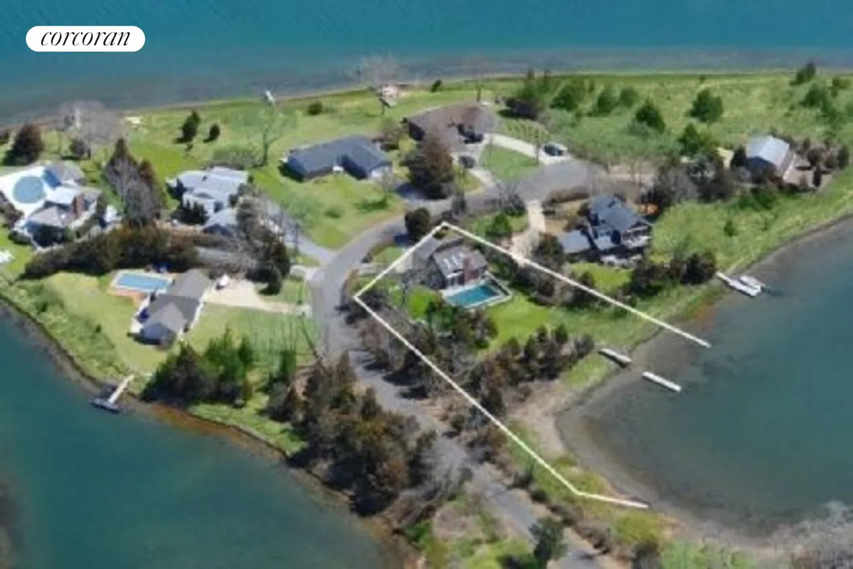 The Hamptons Real Estate | View 8 South Pond Road | 4 Beds, 3 Baths