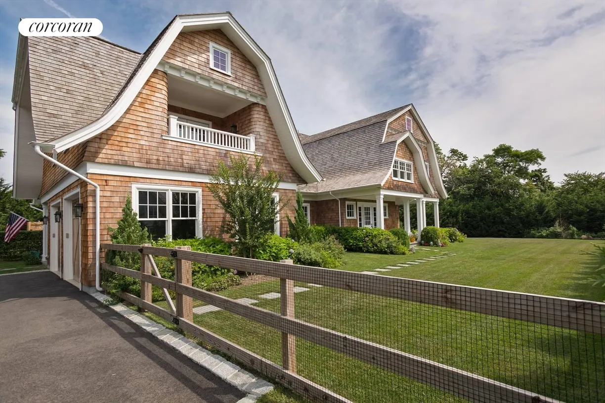 The Hamptons Real Estate | View 15 Allen Court | Hamptons Traditonal