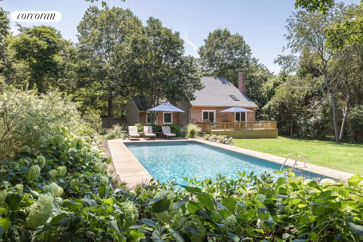 The Hamptons Real Estate | View 6 Briarsweet Lane | 3 Beds, 3 Baths