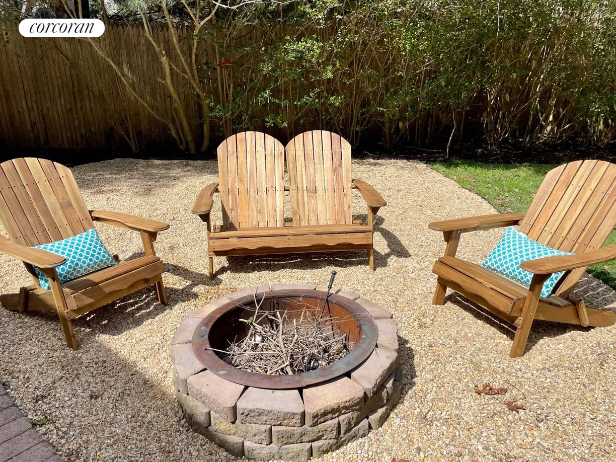The Hamptons Real Estate | View 9 Squaw Road | 3 Beds, 2 Baths